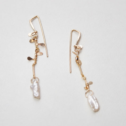 14k Gold Filled ‘Sweet Pea’ Earrings – Pearl