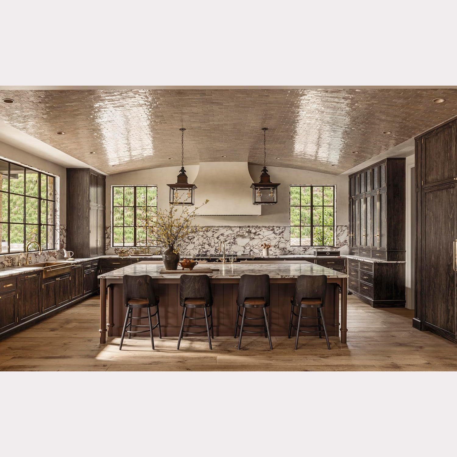 Interiors — A Home Renovation and Interior Design Book: Curated Spaces from Start to Finish