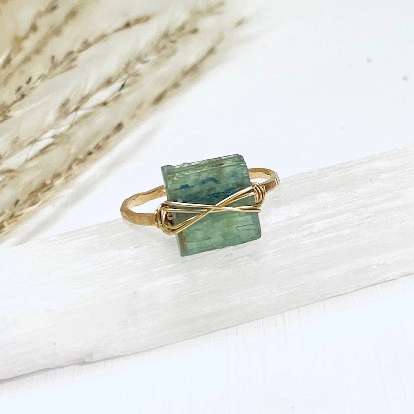 Green Kyanite ‘Criss-Cross’ Ring