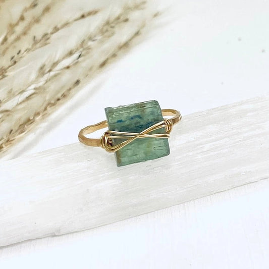 Green Kyanite ‘Criss-Cross’ Ring