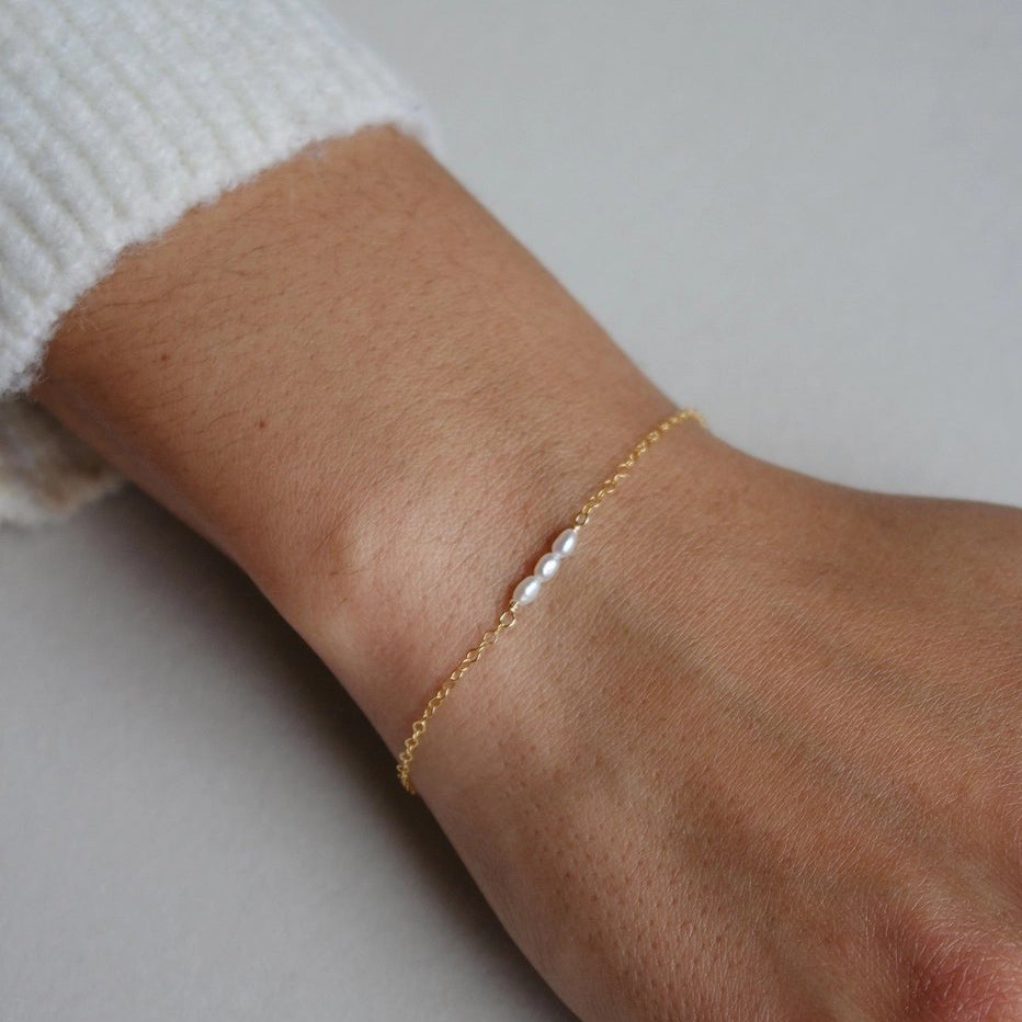 Minimal Pearl Bar Bracelet