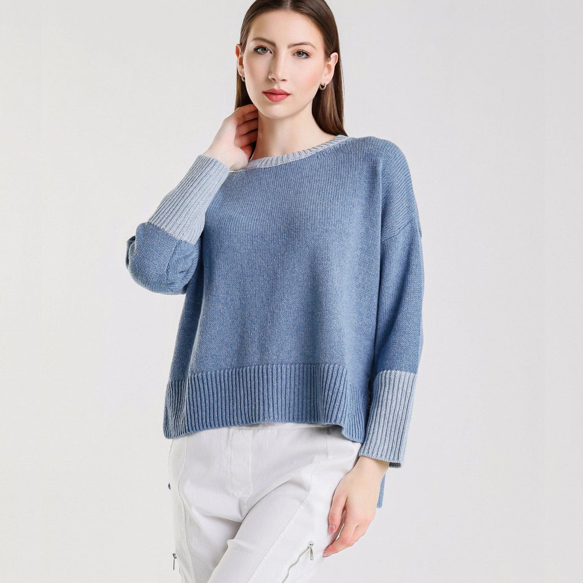 Lisbeth Contrast Neck Hi/Low Sweater - Jeans/Light Jeans