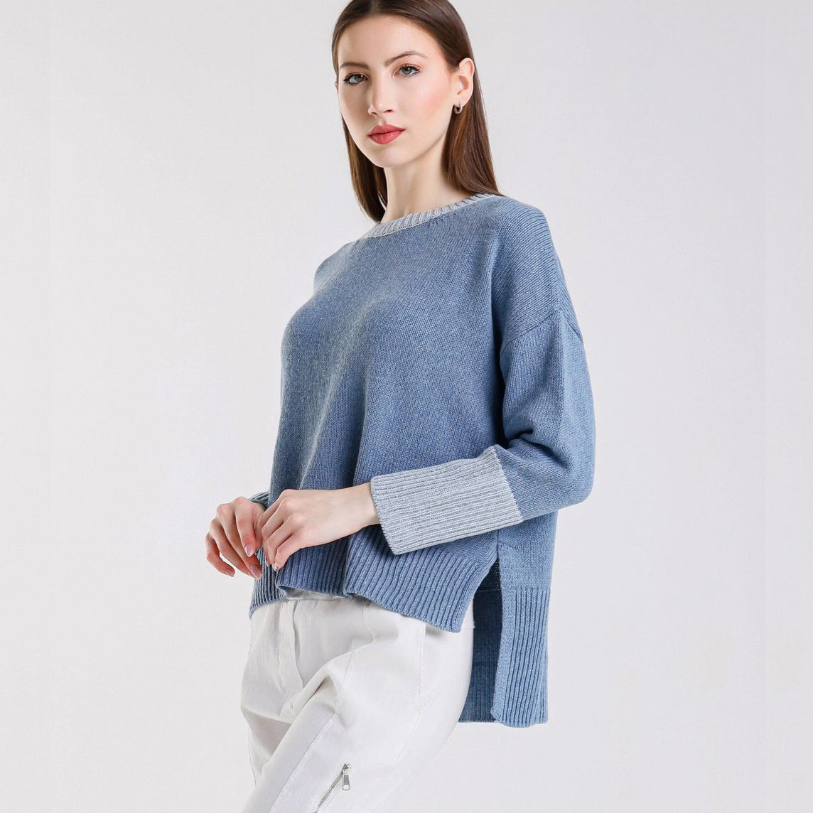 Lisbeth Contrast Neck Hi/Low Sweater - Jeans/Light Jeans