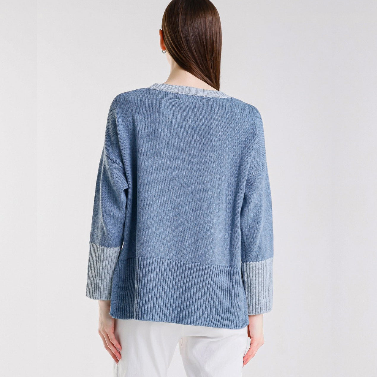 Lisbeth Contrast Neck Hi/Low Sweater - Jeans/Light Jeans